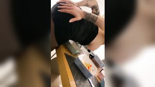 Giorgia in topless in cucina OF