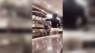 Barista con culo perfetto
