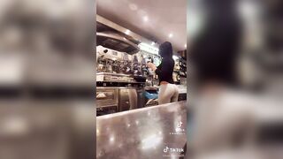 Barista con culo perfetto