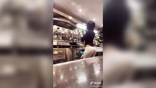 Barista con culo perfetto