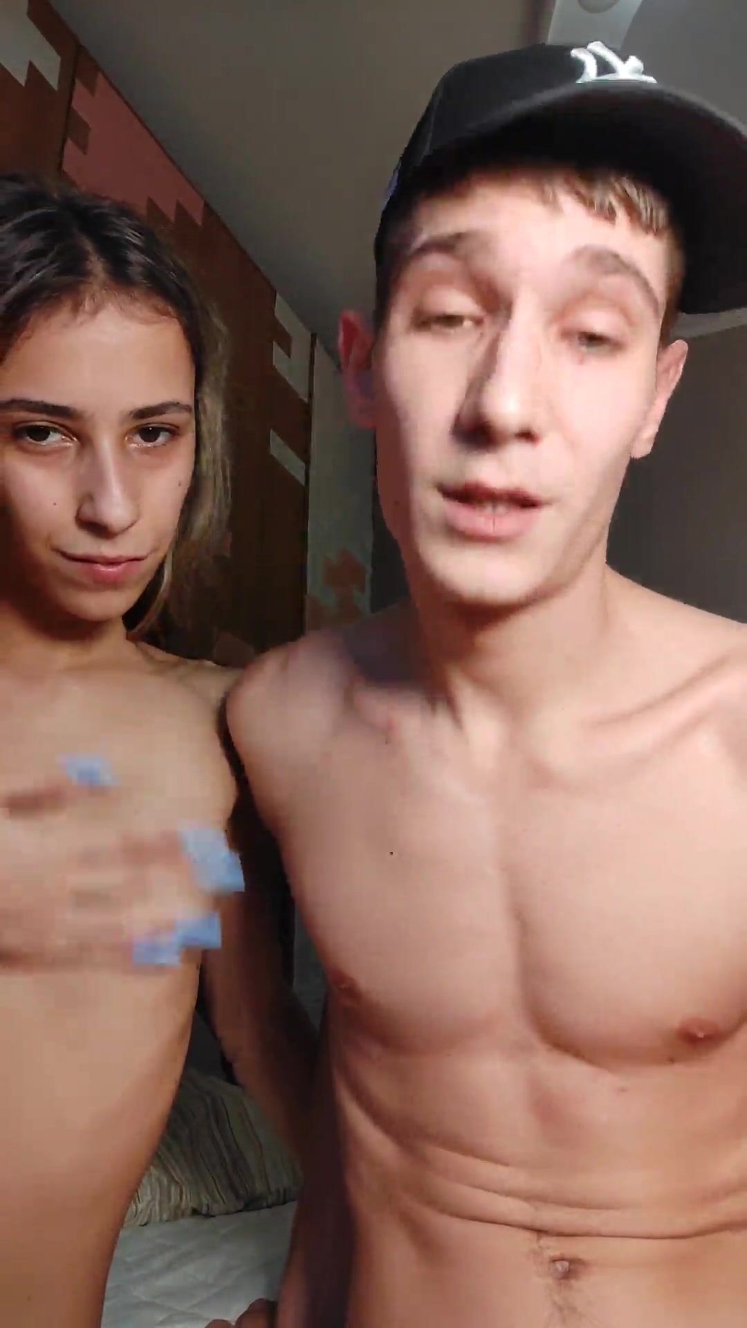 VI VOGLIO COI CAZZI DURI - Teen italiana scopata a pecorina