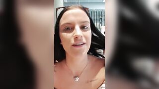 Secondo voi ho le mutandine? UPSKIRT MCDONALDS