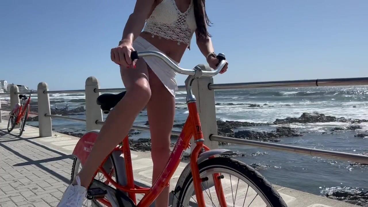 In bicicletta senza slip