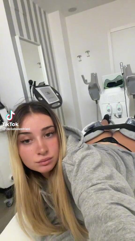 Biondina napoletana con bel culo Tiktok