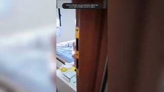 Becca la fidanzata a masturbarsi e la scopa Ofans