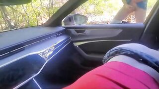 Dogging amatoriale - Guardone si sega spiando coppia in macchina