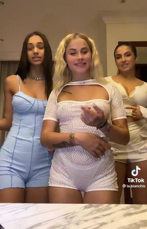 Giulia con due amiche Tiktok