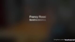 Sorellina porcella si masturba nel bagno