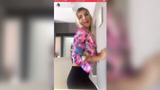 Biondina fica in live