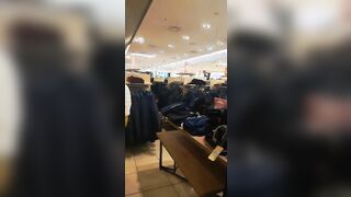 I Love Shopping - Moglie esibizionista al Cetro Commerciale