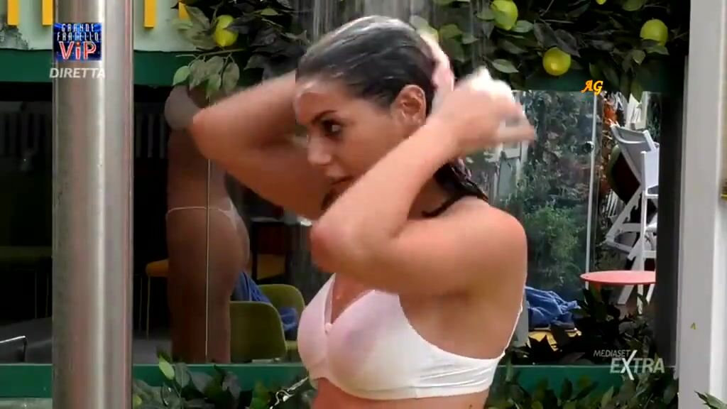 Antonella Fiordelisi Doccia GFVIP