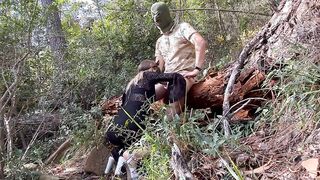 Sveltina all'aperto coppia italiana