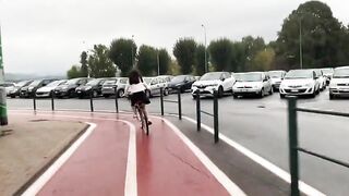 Ci beccano mentre mi fa un pompino all'aperto