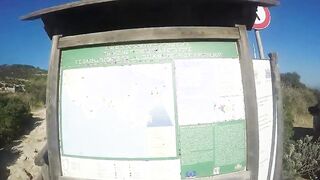 Coppia sarda fa sesso all'aperto di fronte al mare