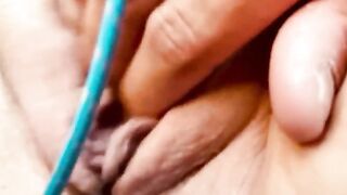 Al mio capo piace farmi lunghi ditalini in macchina