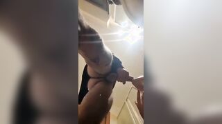 Mi sbatte forte e mi sborra in bocca