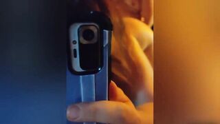 Si filma mentre lui la scopa a pecora