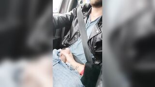 Pompino in auto mentre lui guida AMATORIALE COPPIA ITALIANA