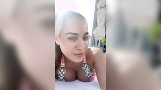 Paola Saulino baciata dal sole di Dubai