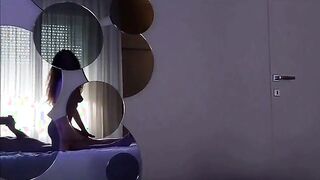 Rossa italiana riccia cavalca il suo ragazzo