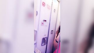 Nel bagno dell'aereo