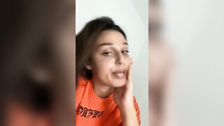 Ho il ciclo ma vi faccio vedere le tettone guardate che grosse OF