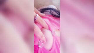 Milf esibizionista in aereo flsh tette