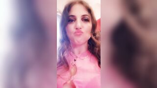 Milf italiana si fa un ditalino in aereo