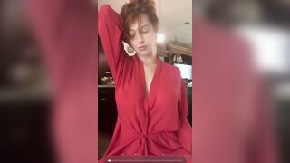 Bella rossa tettona of