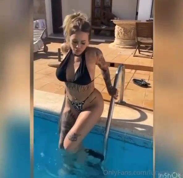 Psycooo nuda in piscina OF
