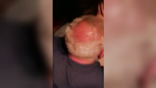 Faccio leccare a vecchio la fica di mia moglie