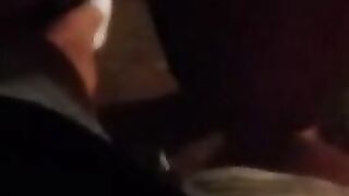 Moglie mi sega e fa sborrare di notte nel parco sotto casa