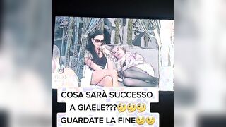 Giaele da una occhiatina alla fica