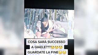 Giaele da una occhiatina alla fica