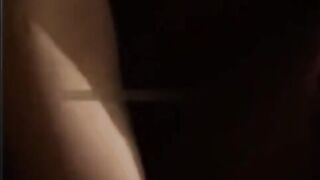 Moglie cavalca il cazzo scatenata