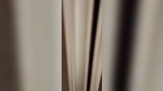 Spiata sotto la doccia si fa scopare