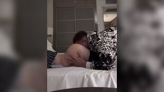 Lecca la fica alla fidanzata OF