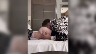 Lecca la fica alla fidanzata OF