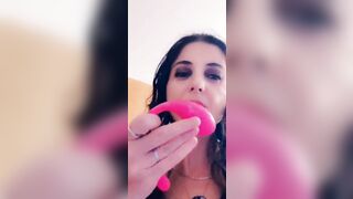 Milf si masturba e gode