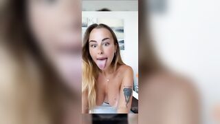 Nanda teen tettona si masturba OF