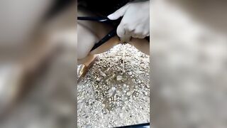 Pissing all'aperto esibizionista italiana