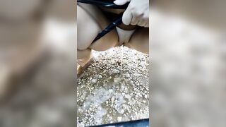 Pissing all'aperto esibizionista italiana