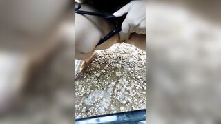 Pissing all'aperto esibizionista italiana