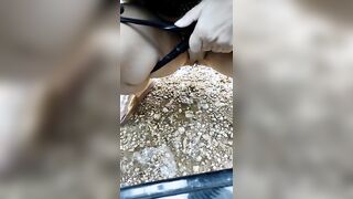 Pissing all'aperto esibizionista italiana