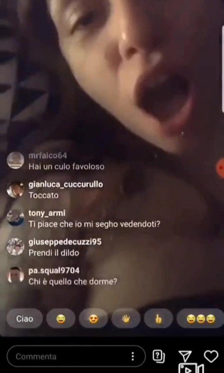 Diretta Instagram mostra le tette Ragazza Italiana