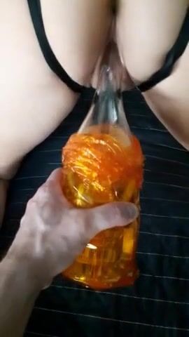 Mi scopa con una bottiglia di champagne