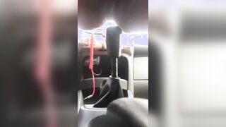 La signora ha una marcia in piu -SI MASTURBA COL CAMBIO DELLA MACCHINA