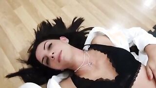 La mia puttanella mi fa un bel pompino con ingoio