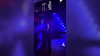 Denise Pescara in discoteca Tiktok