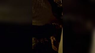 Fidanzata troia mi fa un bocchino all'aperto di notte